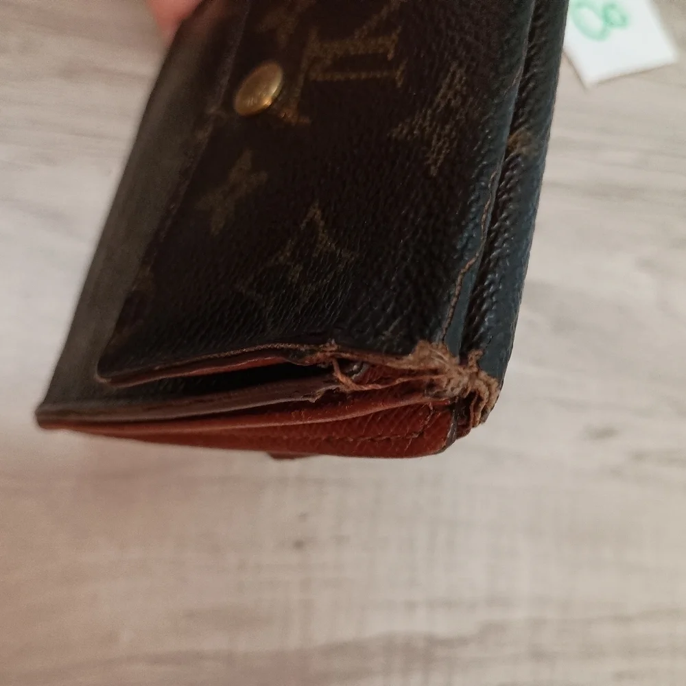 Authentic Louis Vuitton Monogram Elise Wallet